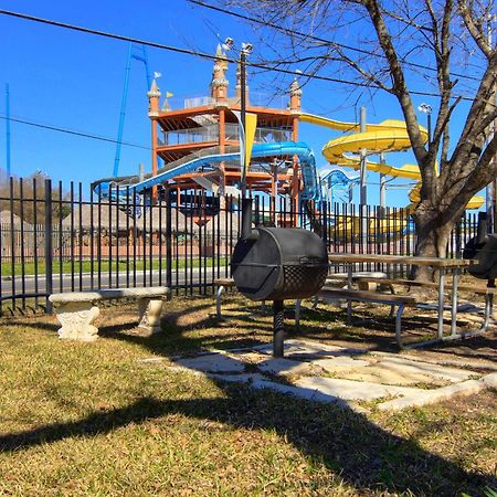 The Iron Cactus Condo On The Comal Cw C102 ニューブラウンフェルズ エクステリア 写真