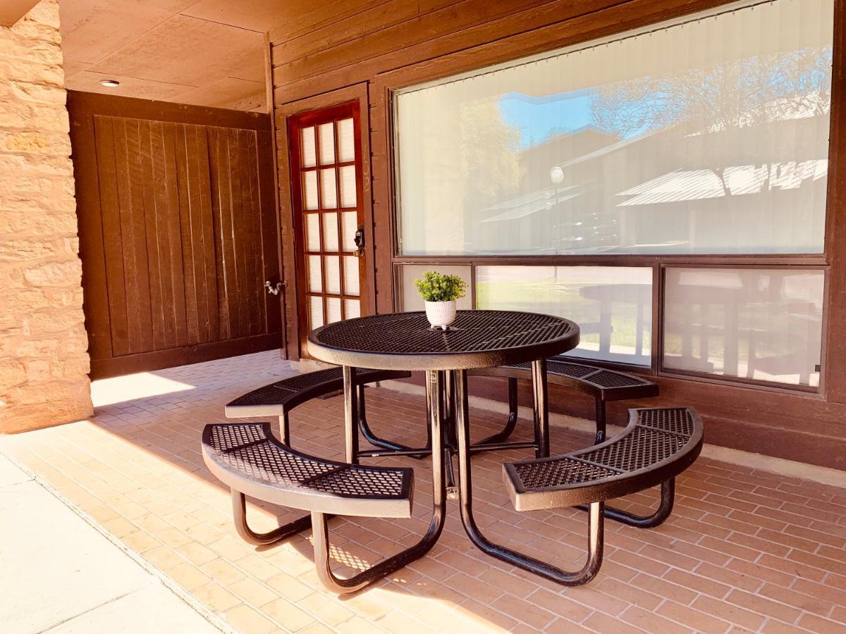 The Iron Cactus Condo On The Comal Cw C102 ニューブラウンフェルズ エクステリア 写真