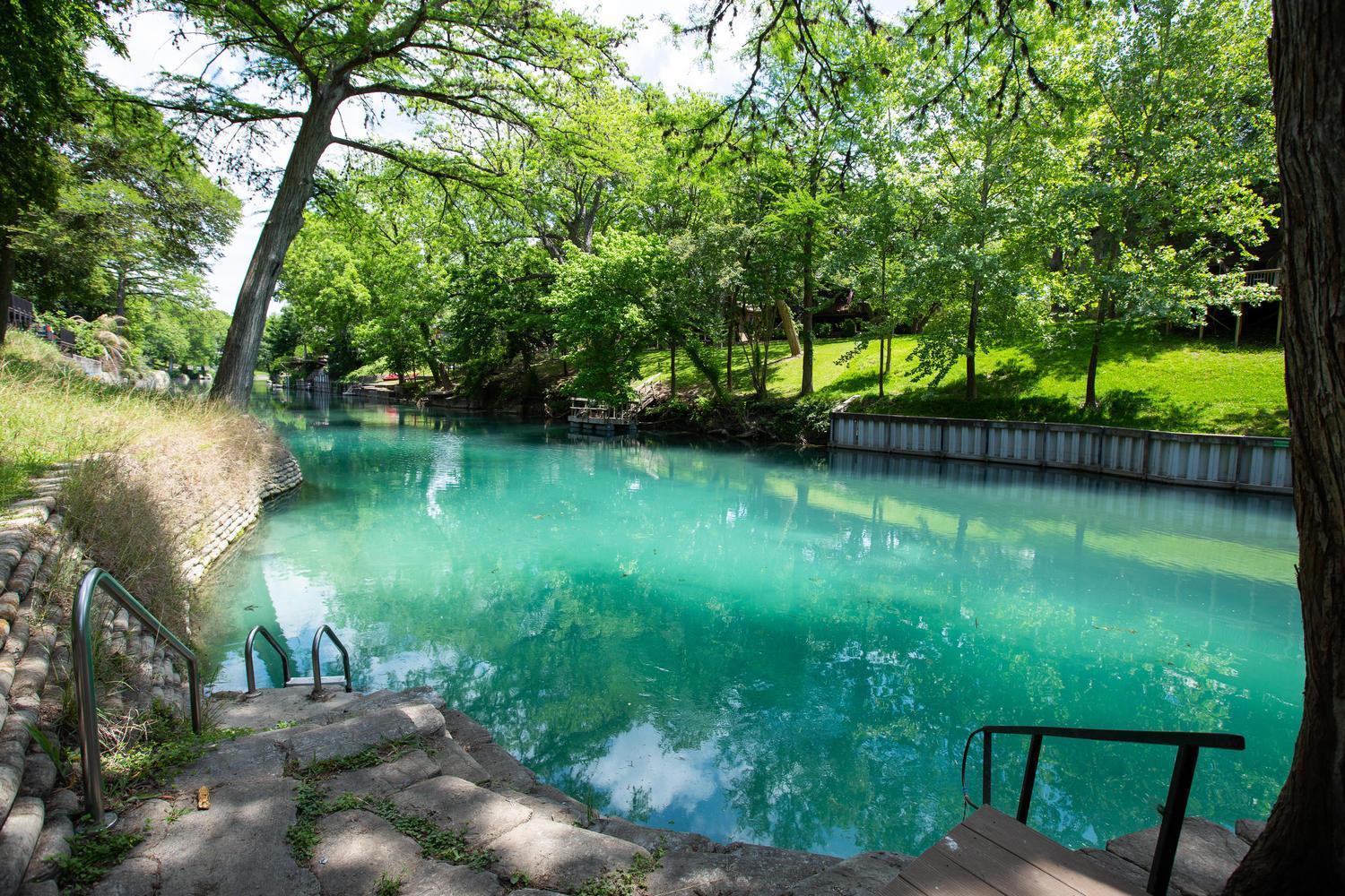 The Iron Cactus Condo On The Comal Cw C102 ニューブラウンフェルズ エクステリア 写真