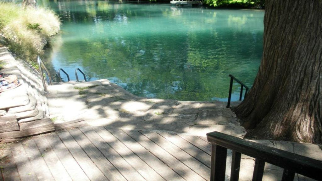 The Iron Cactus Condo On The Comal Cw C102 ニューブラウンフェルズ エクステリア 写真