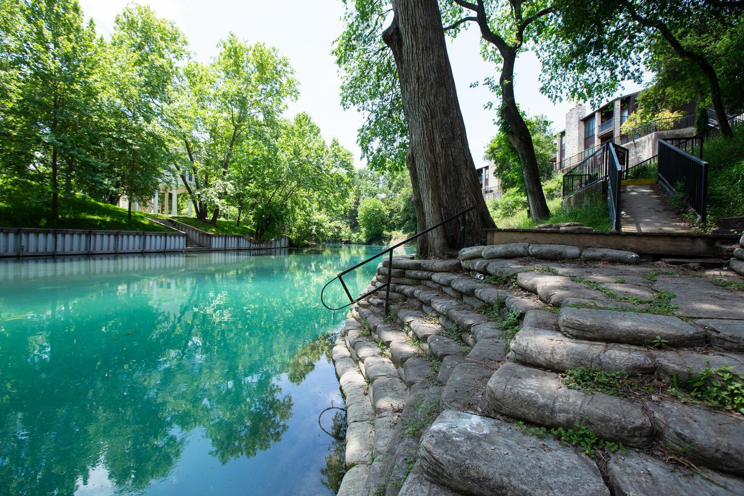 The Iron Cactus Condo On The Comal Cw C102 ニューブラウンフェルズ エクステリア 写真