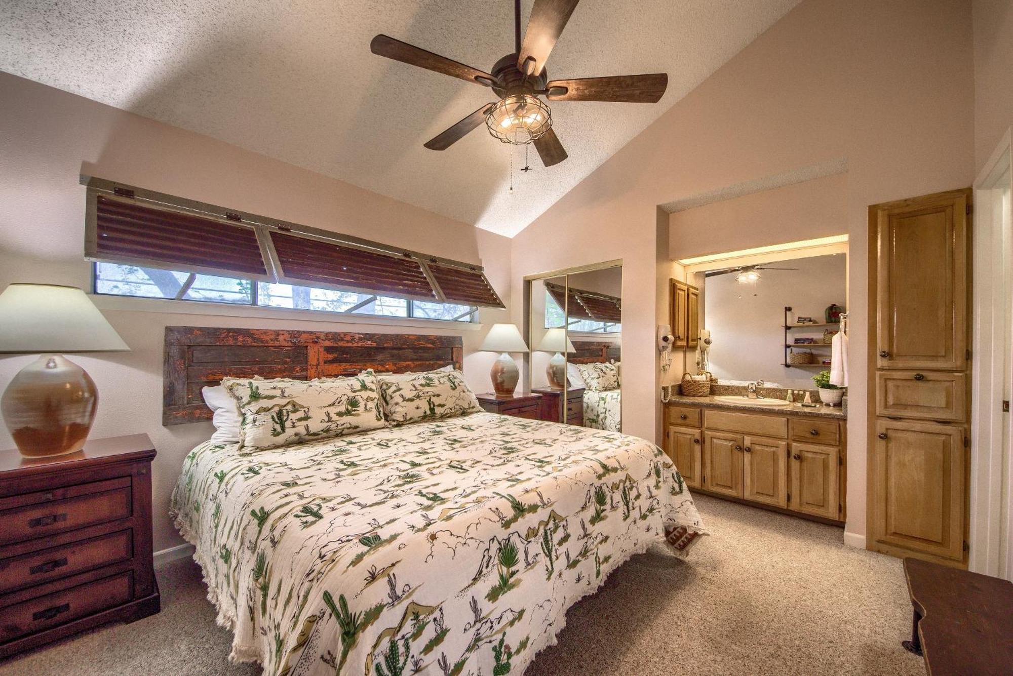 The Iron Cactus Condo On The Comal Cw C102 ニューブラウンフェルズ エクステリア 写真