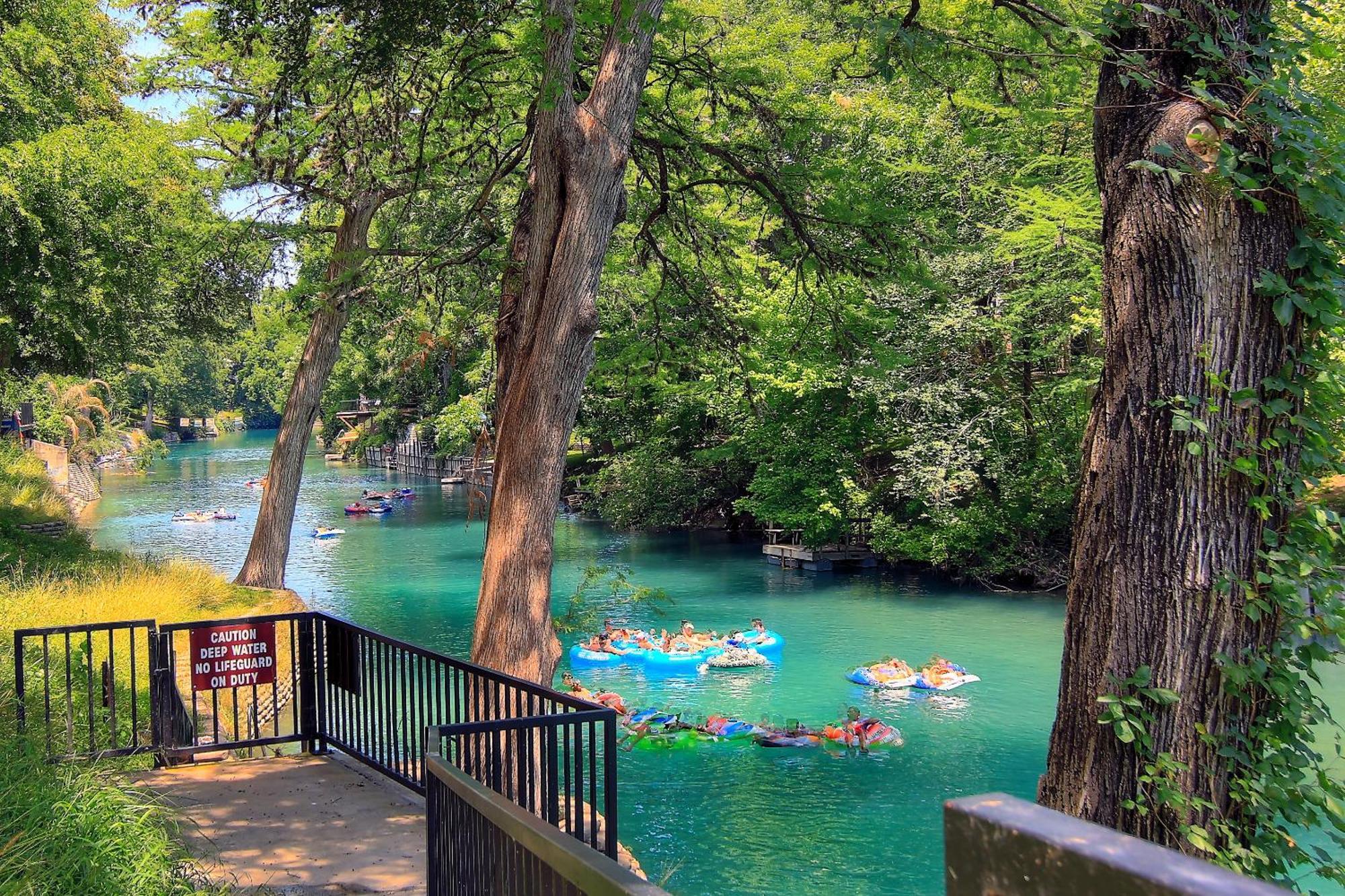 The Iron Cactus Condo On The Comal Cw C102 ニューブラウンフェルズ エクステリア 写真
