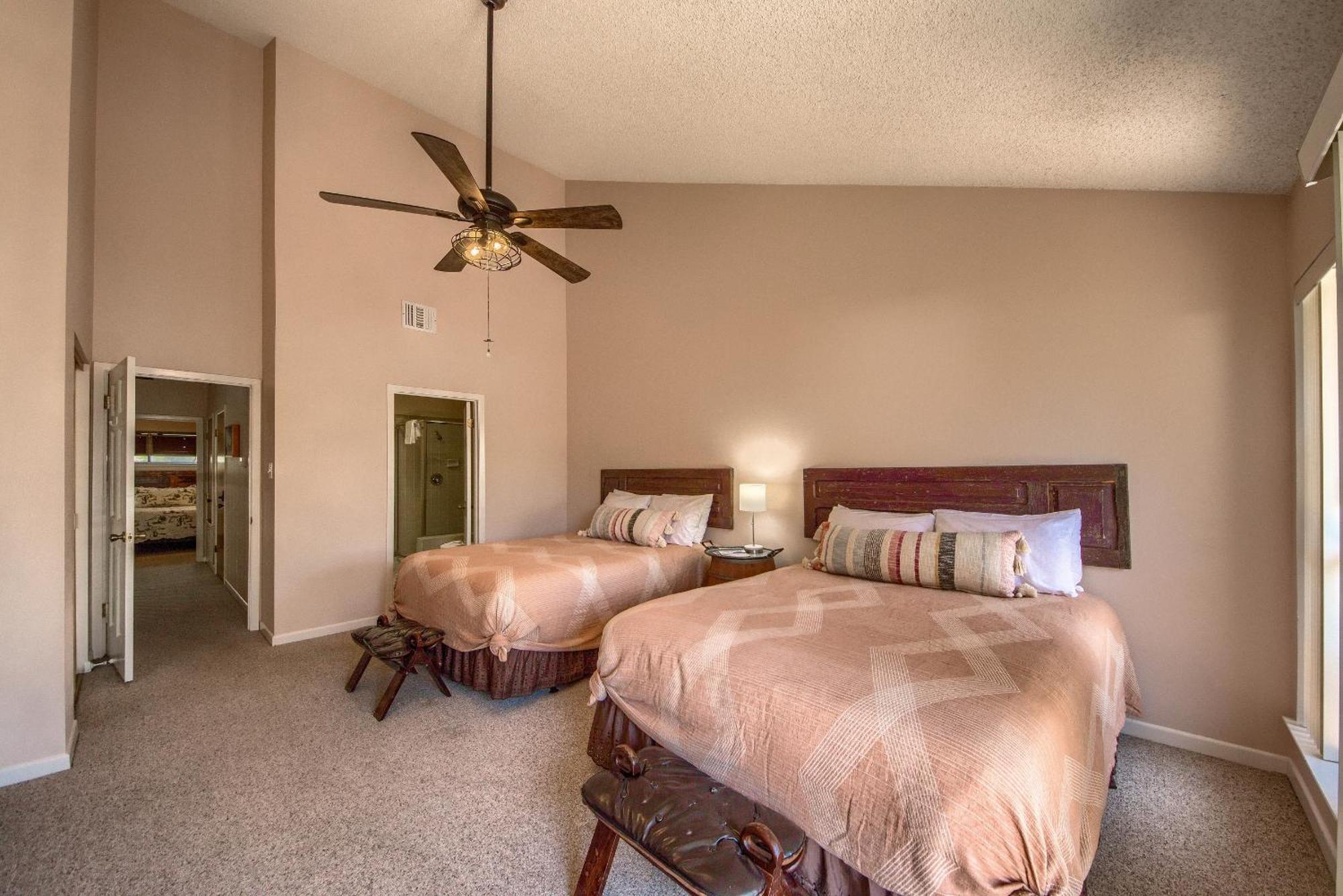 The Iron Cactus Condo On The Comal Cw C102 ニューブラウンフェルズ エクステリア 写真