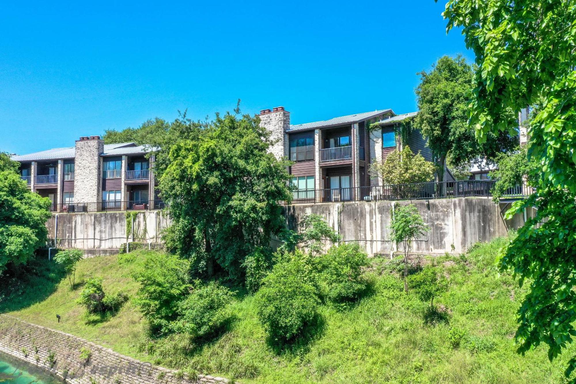 The Iron Cactus Condo On The Comal Cw C102 ニューブラウンフェルズ エクステリア 写真